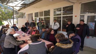 Başkan Subaşı, yangın sonrasında yeniden inşa edilen evin sakinleriyle bir araya geldi.