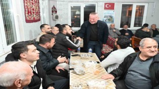 Başkan teravih sonrası vatandaşlarla buluştu
