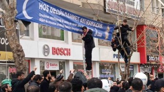 Batmanda pankart gerginliğinde 5 gözaltı