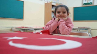 Bayburtta 14 bin 319 öğrenci ‘Bayrak Sevgisi temasıyla ikinci döneme başladı