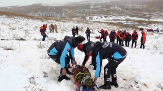 Bayburtta gerçeği aratmayan tatbikat: 3 kişi çığ altından çıkarıldı