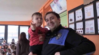 Bayrak sevgisi etkinliğinde minikler keyifli anlar yaşadı