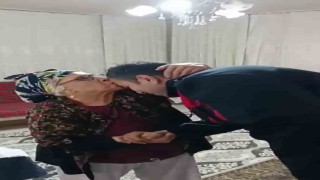 Benim size borcum ne sorusuna sen bize dua et yeter yanıtını alınca itfaiyeciyi alnından öptü