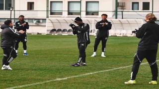 Beşiktaşta Junior Olaitan ilk idmanına çıktı