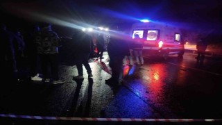 Beykozda iki araç kafa kafaya çarpıştı: 1 ölü, 5 yaralı