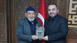Beyşehirde 84 yaşındaki vatandaş hafızlık yarışmasında birinci oldu