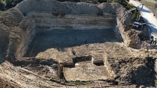 Bilecikte 5 bin tonluk depo için ilk beton döküldü