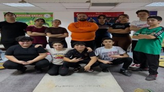 Bilecikte halter sporcuları gücünü sınırların ötesine taşıyor