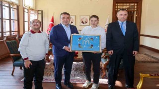 Bilecikte özel ihtiyaçlı bireyler Vali Sözerle bir araya geldi