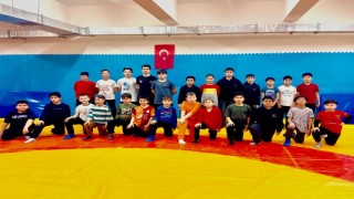 Bilecikte sporcular, ata sporu güreşte ter döküyor