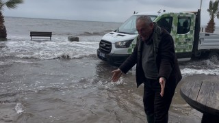 Birazdan balıklar gelir dedi, kuşlar sahil yolunda avladı