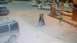Birlikte yaşadığı kadını silahla tehdit eden şahıs gözaltına alındı