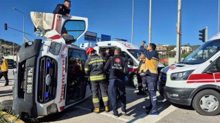 Bodrumda ambulans devrildi: 4 yaralı
