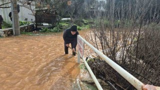 Bodrumda sağanak yağış etkili oldu, iş yerlerini su bastı