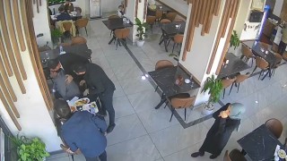 Boğazına lokma kaçan müşteri, heimlich manevrasıyla kurtarıldı