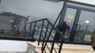 Boluda emlak ofisine silahlı saldırı: Lüks cip ve iş yeri kurşunların hedefi oldu
