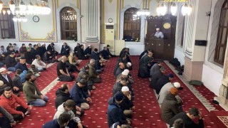 Boluda ilk teravih namazında vatandaşlar camilere akın etti
