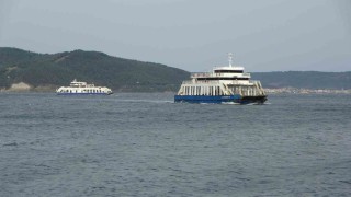 Bozcaada ve Gökçeadaya feribot seferlerine fırtına engeli