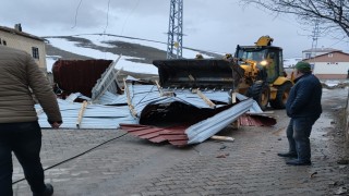 Bünyanda şiddetli rüzgârın izleri hızla silindi