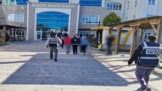 Burdurda 1 milyon değerinde sahte altın sattılar, polisten kaçamadılar