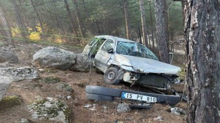 Burdurda araç şarampole devrildi: 3 yaralı