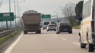 Bursada hafriyat kamyonu tehlike saçtı