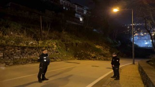 Bursada heyelan: Tophane-Muradiye yolu ulaşıma kapandı