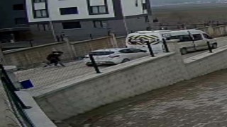Bursada kaza yapan sürücülerin kavgası kameralara yansıdı