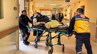 Bursada motosiklet çukura düşerek devrildi: 1i ağır 2 yaralı
