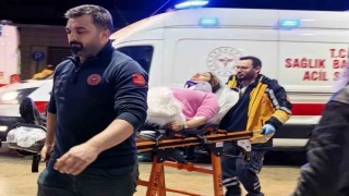 Bursada otomobil duvara çarptı: 2 yaralı