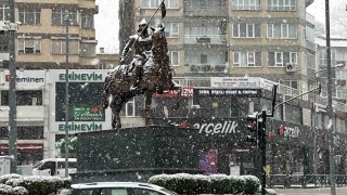Bursada şehir merkezinde kar sürpriiz...Uludağa çıkacaklar dikkat....
