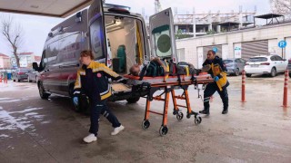 Bursada servis minibüsünden inen sürücüye araç çarptı