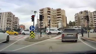Bursada trafikte kameraya yansıyan küçük jest yürekleri ısıttı