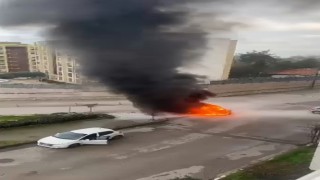 Bursada yanan araç art arda patladı, mahalleli panik yaşadı