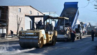 Büyükşehir kendi asfaltını yollarda kullanmaya başladı