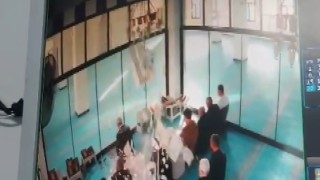 Caminin tavan alçısı cemaatin üstüne düştü