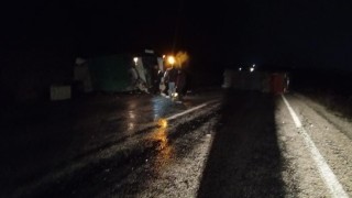 Çanakkalede itfaiye aracı, yardım için gittiği tıra çarptı: 1i ağır 2 yaralı