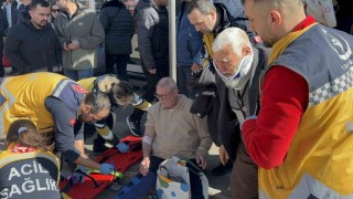 Çanakkalede özel halk otobüsü yayaya çarptı: 8 yaralı