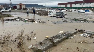 Çanakkalede sağanak yağış nedeniyle Kepez çayı taştı