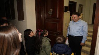 Çocuklar Vali Işına Küpecik yaptı
