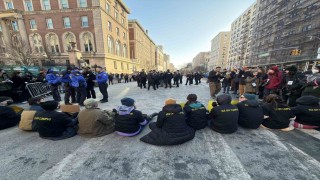 Columbia Üniversitesi önünde ICE protestosu: 10 öğrenci gözaltına alındı