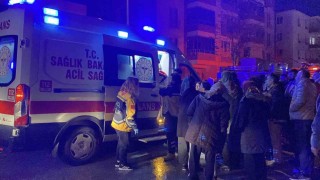 Çorumda ev yangını: Mahsur kalan aileyi itfaiye kurtardı