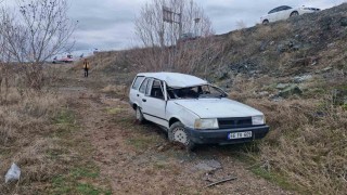 Çorumda Tofaş şarampole uçtu: 3 yaralı