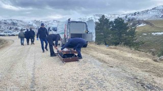 Çorumda vücudu parçalanarak dere kenarına atılan adamın cansız bedeni morga kaldırıldı