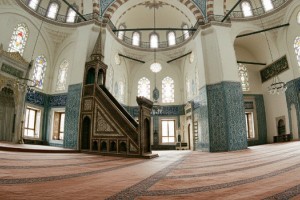 Cuma Hutbesinde Bayrak Ve deprem Vurgusu