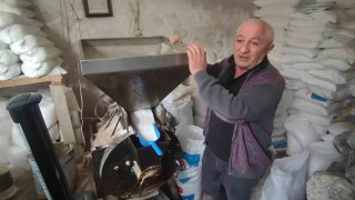 Dede mesleğini icra ediyor, teknolojiye direniyor