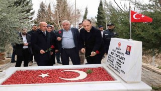 Deprem şehidi polis memuru Ali Torbacı, mezarı başında anıldı
