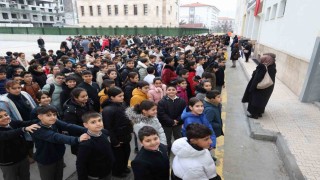 Depremde hayatını kaybedenler Elazığdaki okullarda anıldı