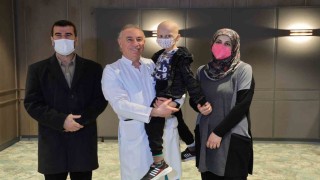 Depremzede Taha, babasından aldığı ilikle hayata tutundu