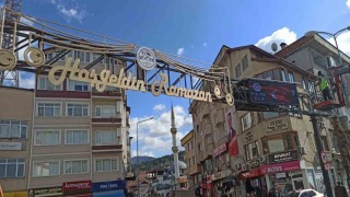 Devrekte Ramazan ayının süslemelerinden olan mahyalar yandı